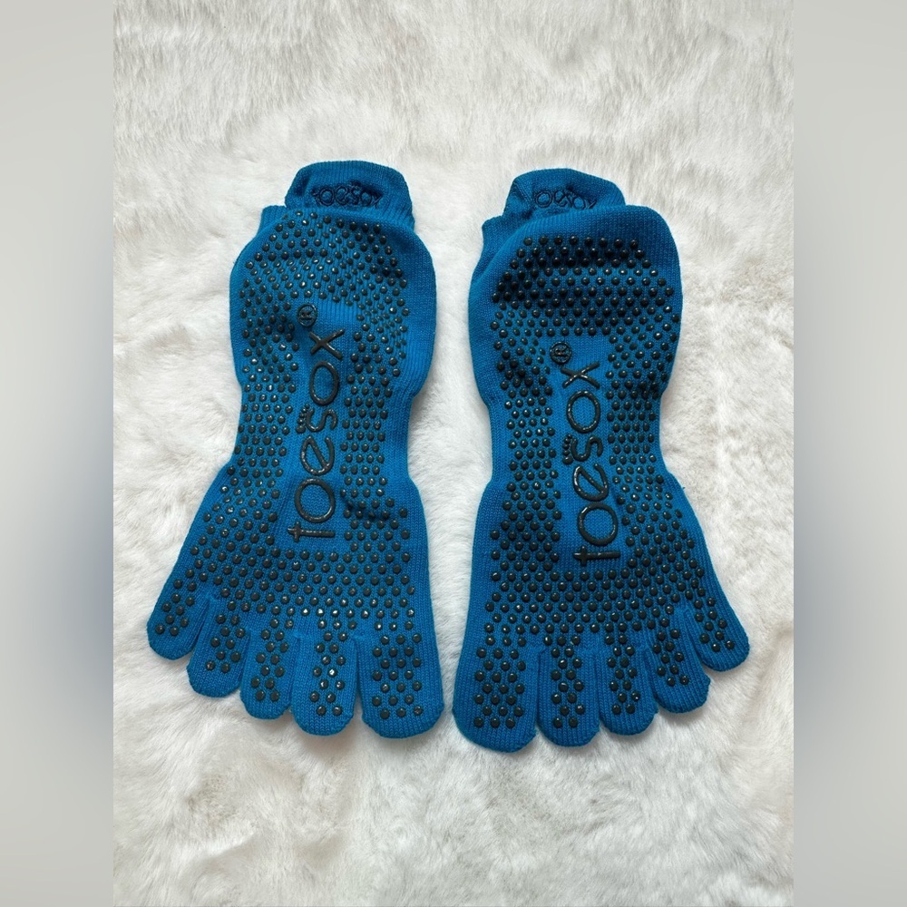Vibrant Blue Toe Socks - Picture 2 of 4